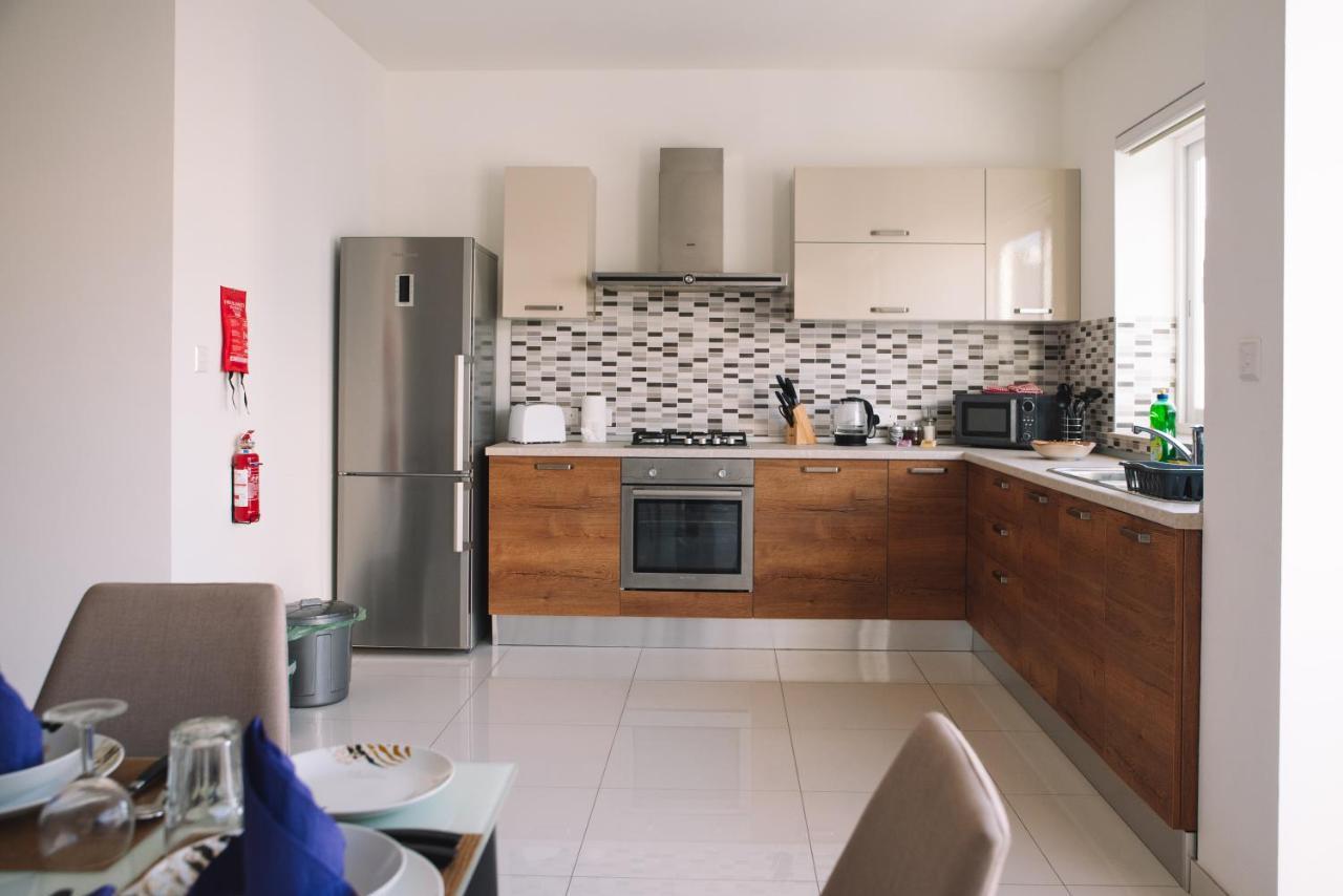 Modern 3 Bedroom With Ac Apartment