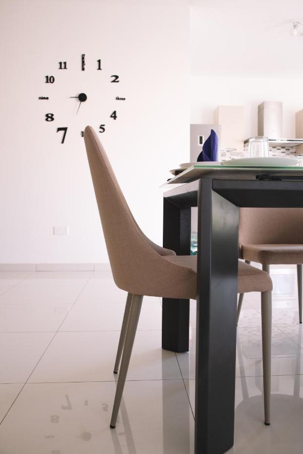 Apartment Modern 3 Bedroom With Ac Zabbar