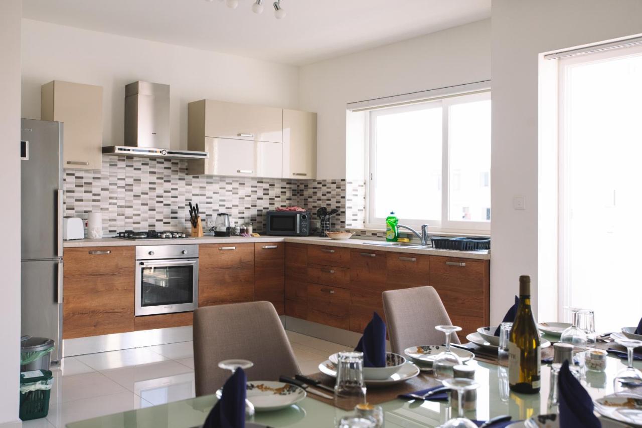 Modern 3 Bedroom With Ac