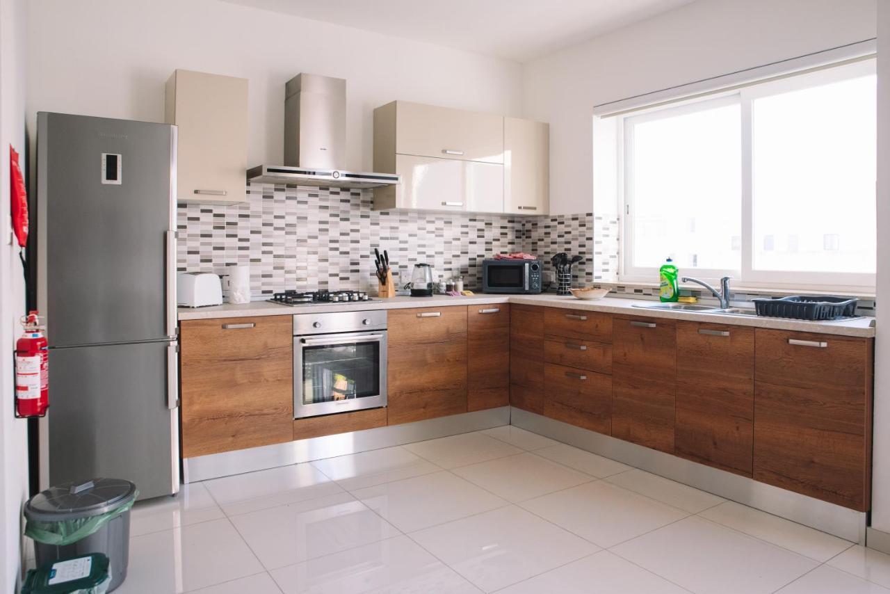 Modern 3 Bedroom With Ac Apartment