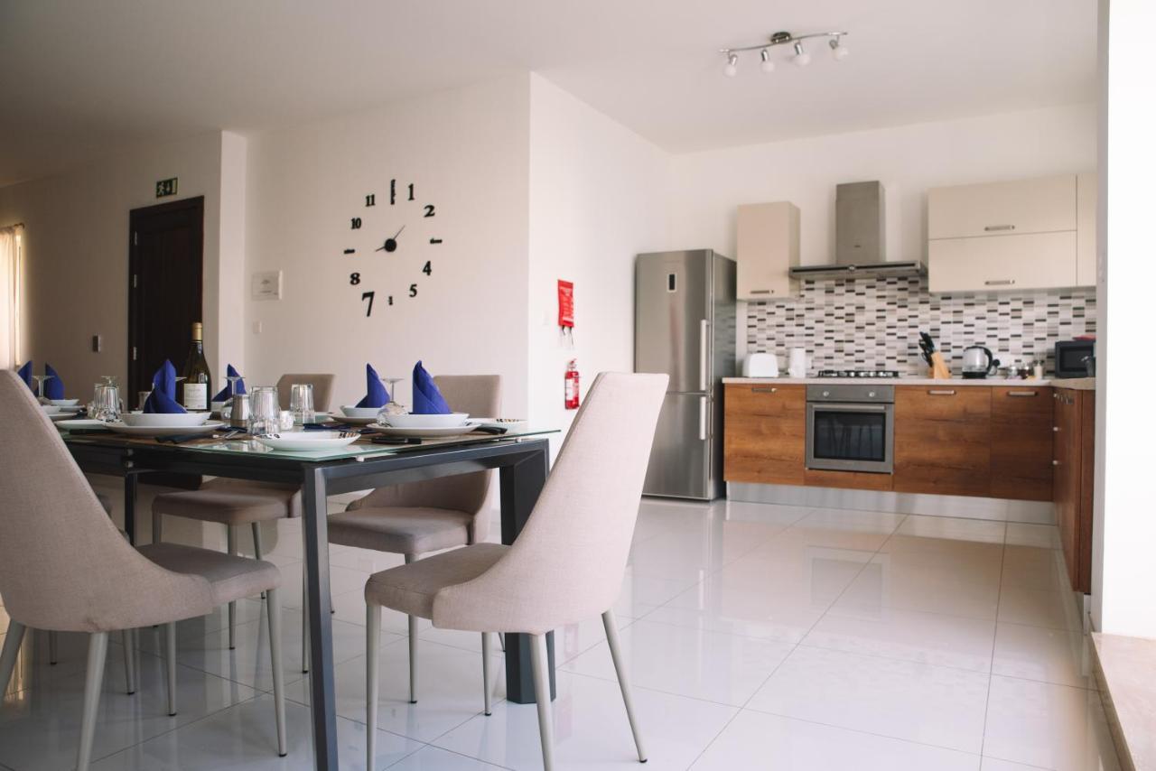 Modern 3 Bedroom With Ac