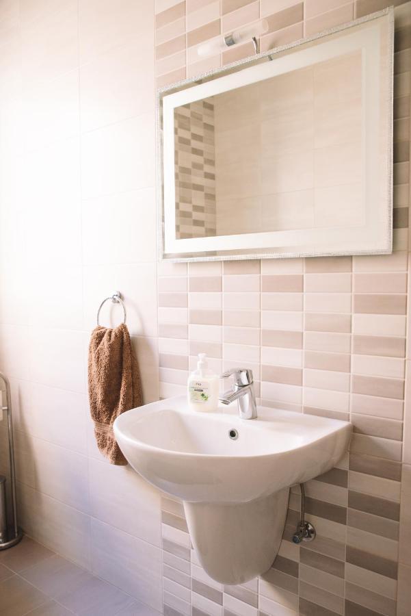 Modern 3 Bedroom With Ac Zabbar